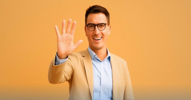 Uomo con occhiali alza la mano simboleggiando il numero cinque, segno di cinque motivi per cui richiedere un prestito in convenzione noipa per dipendenti pubblici.